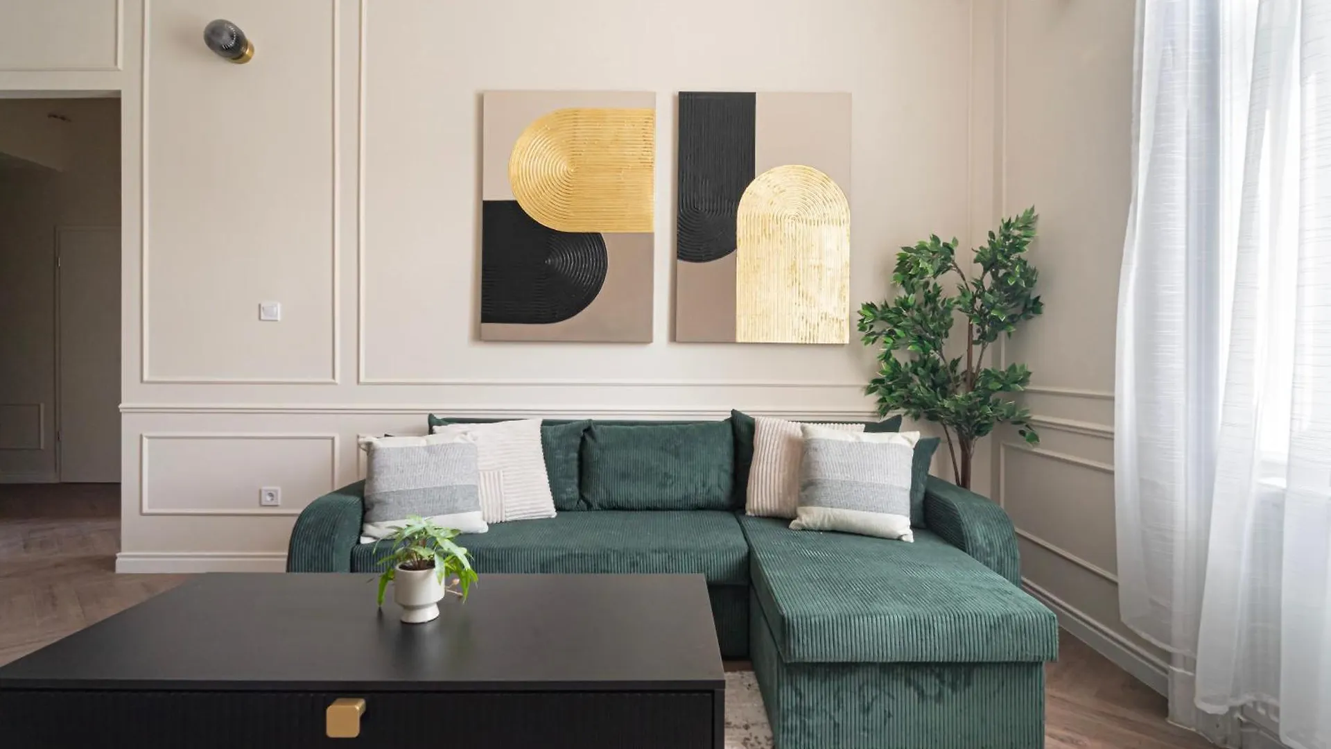 Luxurious Prestige Apartment On The St Stephen Road location